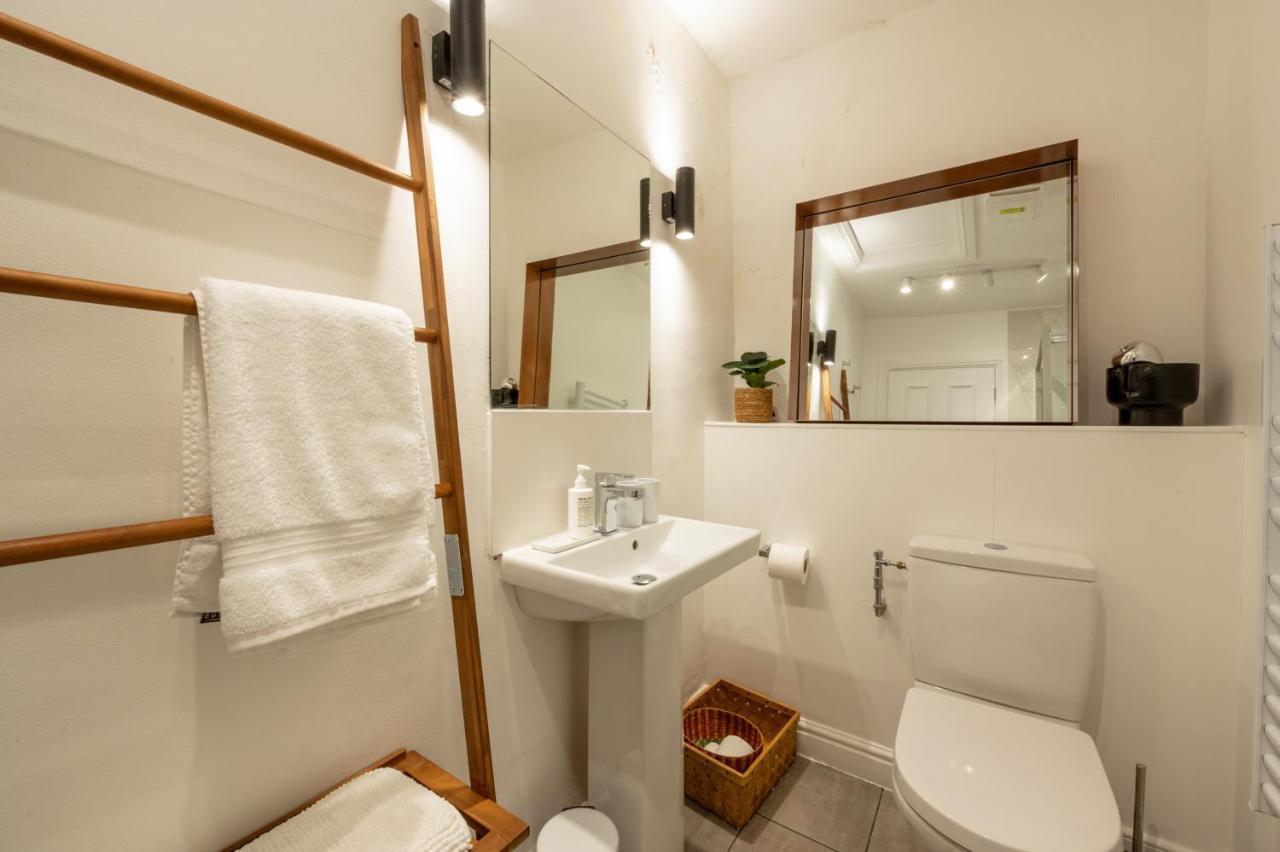 Contemporary Apartment On The Historic Rows チェスター エクステリア 写真