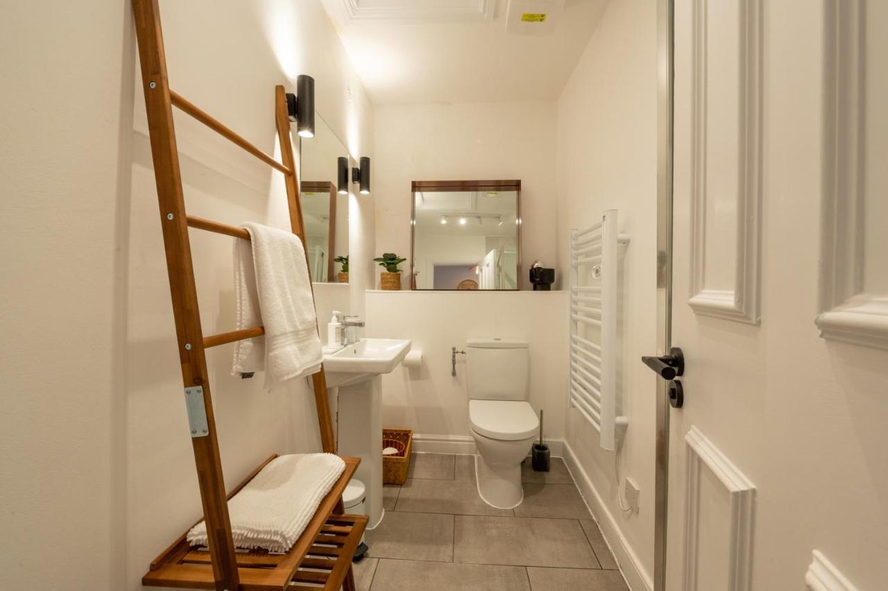 Contemporary Apartment On The Historic Rows チェスター エクステリア 写真