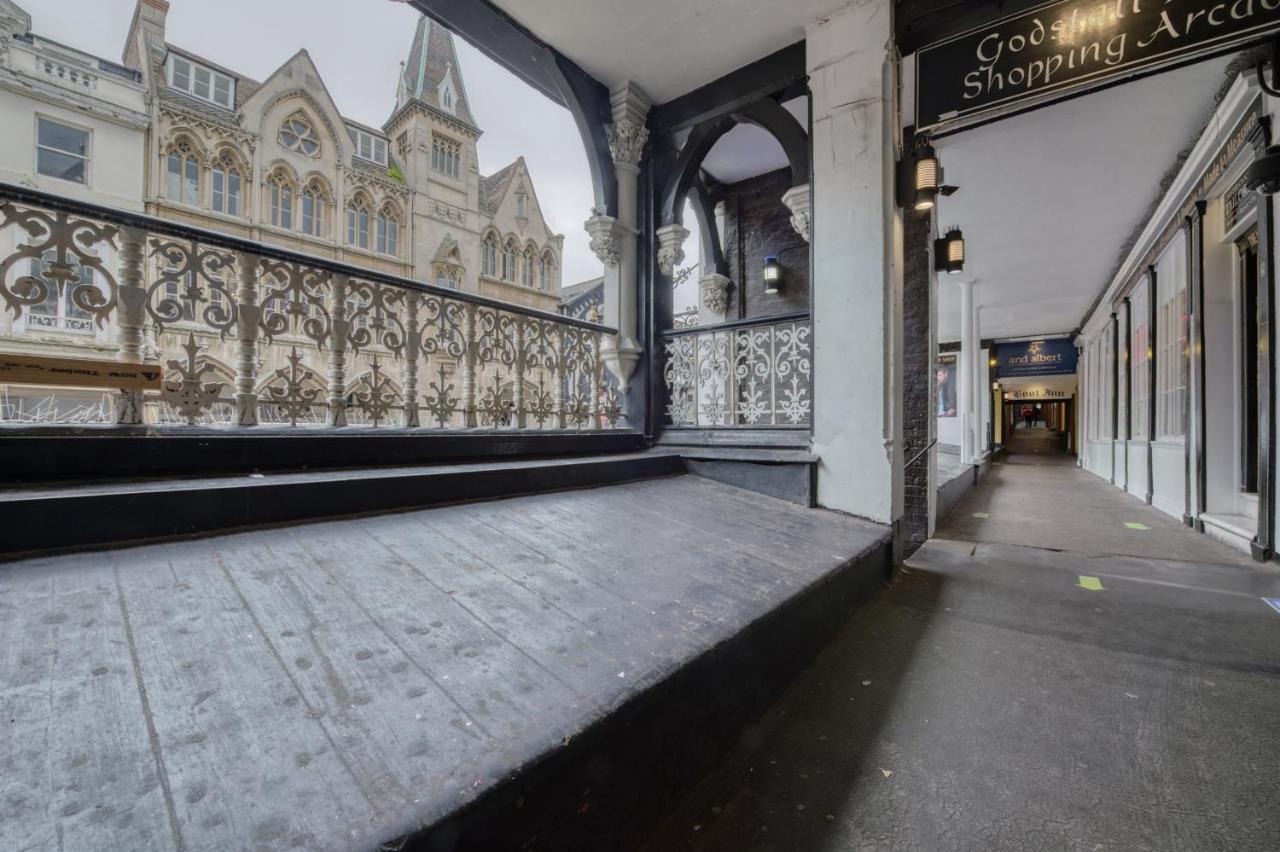 Contemporary Apartment On The Historic Rows チェスター エクステリア 写真